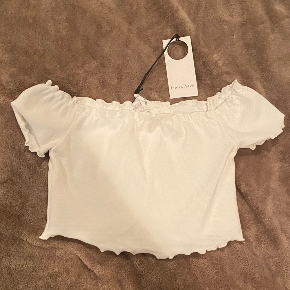 White ruffle crop